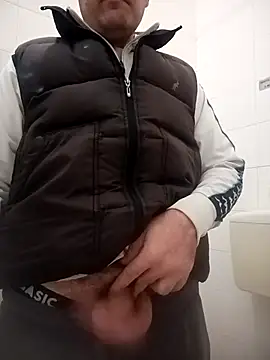 Snapshot of Romaeterna_ chatting on December 22, 1:41 pm Romaeterna online show from December 22, 1:41 pm