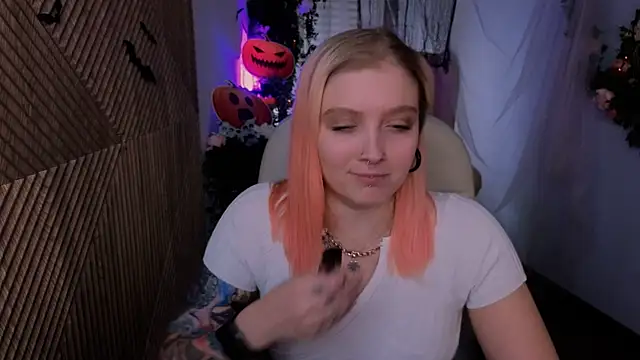 Kiki shay online show from October 28, 9:06 pm