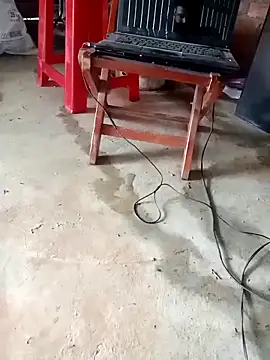 Snapshot of Thettriurf chatting on October 25, 4:42 am Thettriurf online show from October 25, 4:42 am