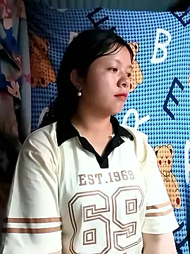 Snapshot of lisa-bae00 chatting on May 20, 12:11 pm lisa-bae00 online show from May 20, 12:11 pm