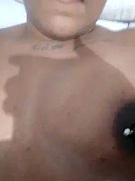 Snapshot of Jennyy31 chatting on December 17, 1:33 am Jennyy31 online show from December 17, 1:33 am