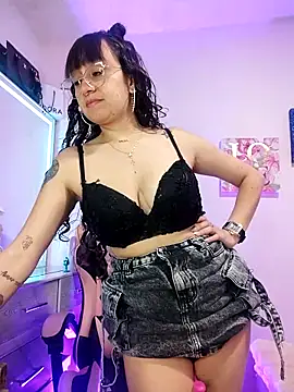 Snapshot of Pinkvixen69 chatting on May 8, 5:07 pm Pinkvixen69 online show from May 8, 5:07 pm