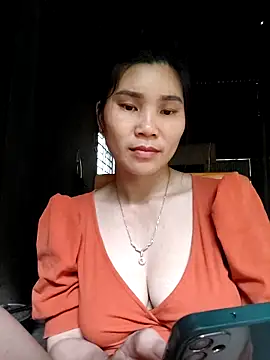 Snapshot of Bear_bear0 chatting on April 21, 1:42 am Bear bear0 online show from April 21, 1:42 am