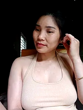 Snapshot of Bear_bear0 chatting on April 24, 1:19 am Bear bear0 online show from April 24, 1:19 am