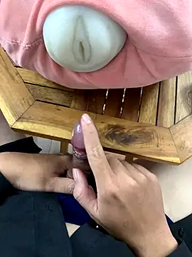 Snapshot of mrbigso22 chatting on November 17, 4:51 am mrbigso22 online show from November 17, 4:51 am