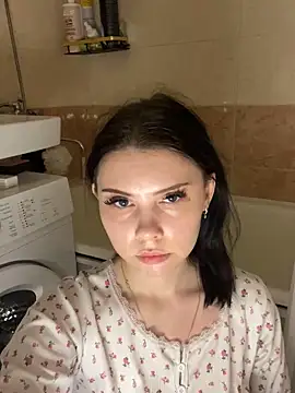 Snapshot of lunaa_bunny chatting on November 6, 7:59 pm lunaa bunny online show from November 6, 7:59 pm