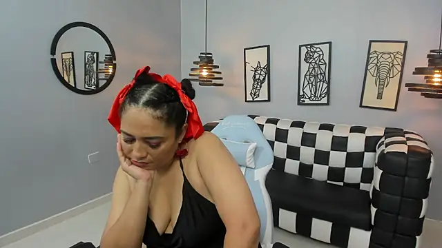 Snapshot of Bianca_Millf chatting on June 5, 4:52 am Bianca Millf online show from June 5, 4:52 am