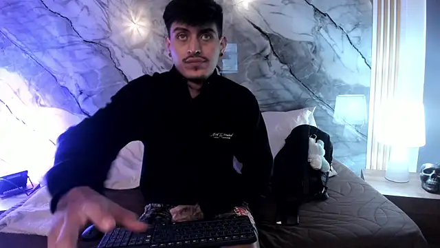 Snapshot of enzorodriguezz chatting on November 12, 1:00 pm enzorodriguezz online show from November 12, 1:00 pm