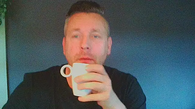 Snapshot of Woody_Longbong chatting on October 21, 8:26 am Woody Longbong online show from October 21, 8:26 am