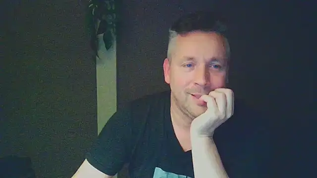 Snapshot of Woody_Longbong chatting on November 12, 5:35 pm Woody Longbong online show from November 12, 5:35 pm