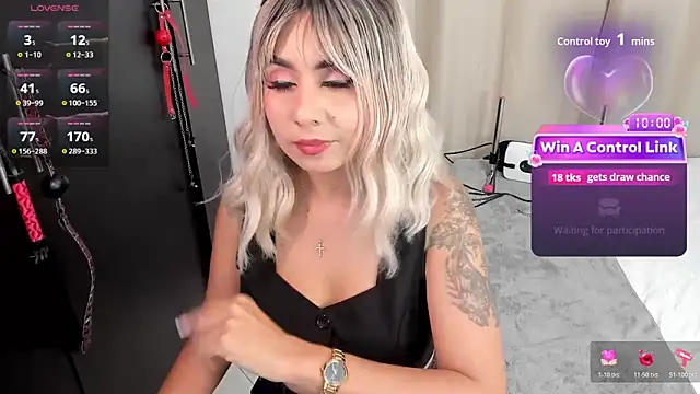 Snapshot of Emilyvalk_ chatting on May 3, 9:21 pm Emilyvalk online show from May 3, 9:21 pm