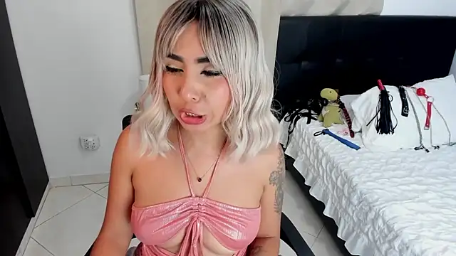Snapshot of Emilyvalk_ chatting on June 11, 9:57 pm Emilyvalk online show from June 11, 9:57 pm