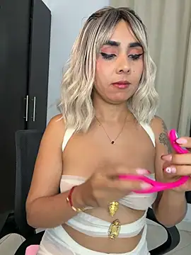 Snapshot of Emilyvalk_ chatting on June 18, 8:57 pm Emilyvalk online show from June 18, 8:57 pm