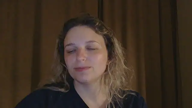 ElisSky301 online show from April 4, 9:01 pm