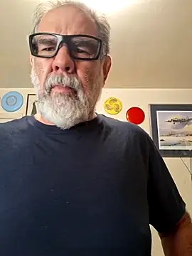 Snapshot of pena633 chatting on May 3, 4:24 pm pena633 online show from May 3, 4:24 pm