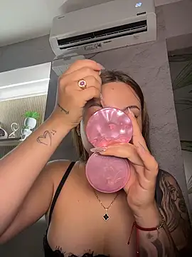 Snapshot of Beella1_ chatting on February 1, 11:42 am Beella1 online show from February 1, 11:42 am