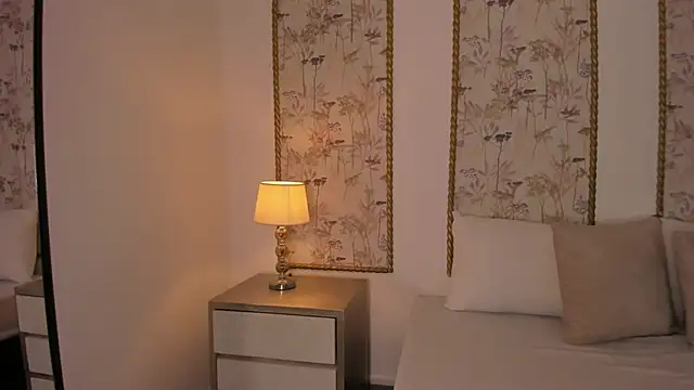 Snapshot of mia_collins96 chatting on June 3, 2:14 am mia collins96 online show from June 3, 2:14 am