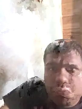 Snapshot of Leon202543 chatting on October 21, 4:51 pm Leon202543 online show from October 21, 4:51 pm