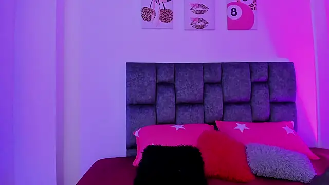 kittymonroe1 online show from February 13, 6:15 pm