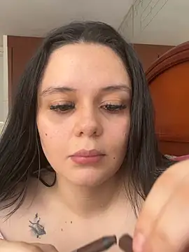 Snapshot of Selena_Roa chatting on May 23, 7:18 pm Selena Roa online show from May 23, 7:18 pm