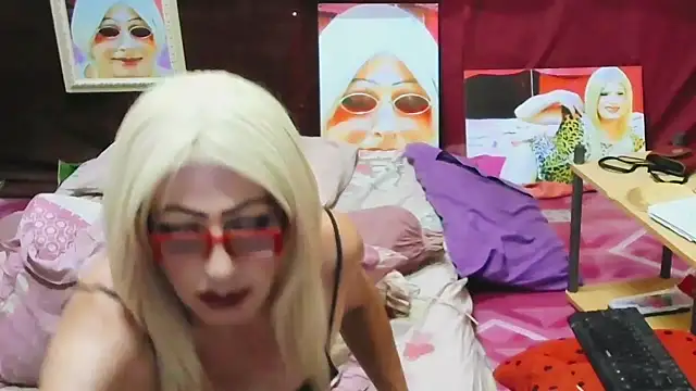 Snapshot of horni4luv chatting on April 10, 8:46 pm horni4luv online show from April 10, 8:46 pm