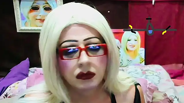 Snapshot of horni4luv chatting on April 17, 8:56 pm horni4luv online show from April 17, 8:56 pm