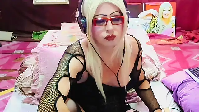 Snapshot of horni4luv chatting on April 21, 1:42 am horni4luv online show from April 21, 1:42 am