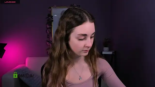 Snapshot of alisabliss chatting on December 17, 8:15 pm alisabliss online show from December 17, 8:15 pm