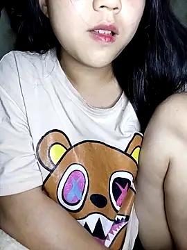 Quynhsumon online show from March 11, 3:07 pm