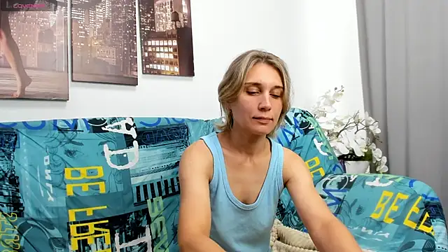 Snapshot of Tenderly_Sophie chatting on July 25, 1:04 am Tenderly Sophie online show from July 25, 1:04 am