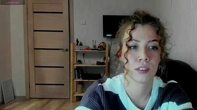 Snapshot of twinkle_rosie chatting on January 10, 6:42 pm twinkle rosie online show from January 10, 6:42 pm