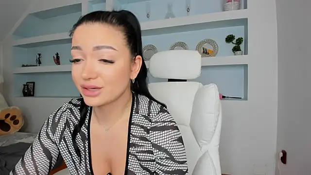 Snapshot of juliexxx chatting on February 24, 6:17 pm juliexxx online show from February 24, 6:17 pm