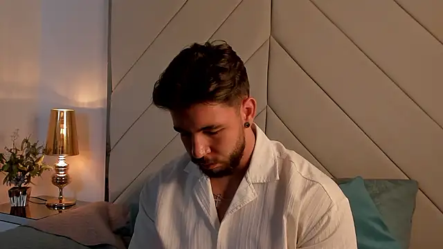 JACKSON STIFLER online show from March 8, 11:30 pm