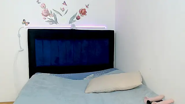Snapshot of BRYXS1 chatting on April 24, 7:49 pm BRYXS1 online show from April 24, 7:49 pm