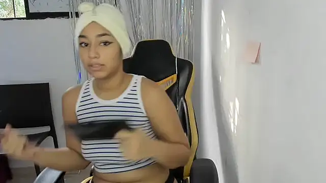 emily stars1 online show from December 22, 9:01 pm