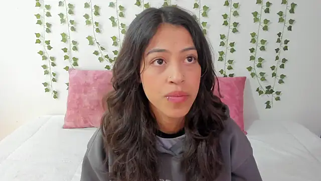 emily jonessxx online show from February 12, 6:14 pm