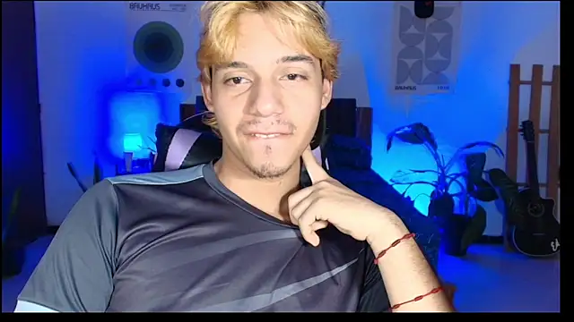 Snapshot of Habel__moretti chatting on February 25, 7:12 pm Habel moretti online show from February 25, 7:12 pm