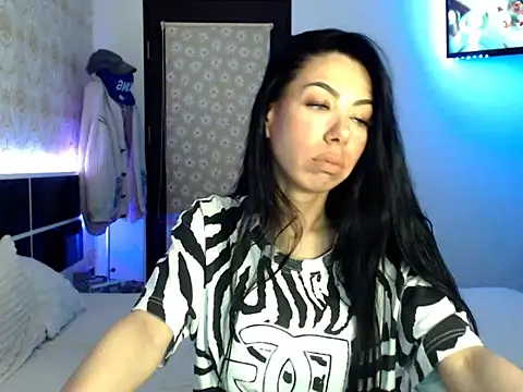 Amiaax online show from March 18, 4:43 pm