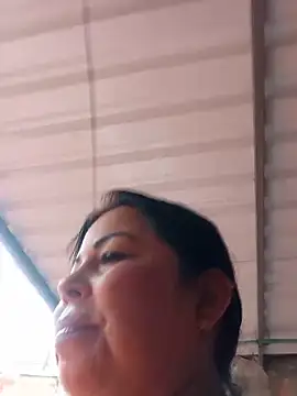 Snapshot of mother2-divorced chatting on May 21, 1:40 pm mother2-divorced online show from May 21, 1:40 pm