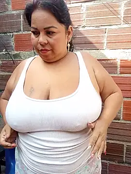 Snapshot of mother2-divorced chatting on June 10, 1:43 pm mother2-divorced online show from June 10, 1:43 pm