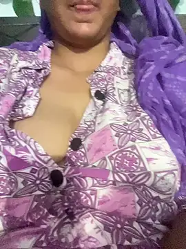 Snapshot of Cute_Marina chatting on May 3, 3:07 pm Cute Marina online show from May 3, 3:07 pm