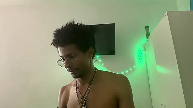 Snapshot of Albert_Madrid chatting on June 23, 4:49 pm Albert Madrid online show from June 23, 4:49 pm