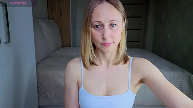 Snapshot of MissNatali_ chatting on April 24, 1:19 am MissNatali online show from April 24, 1:19 am