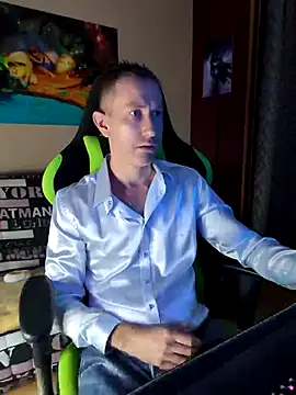 Gamerinleather online show from October 25, 7:38 am