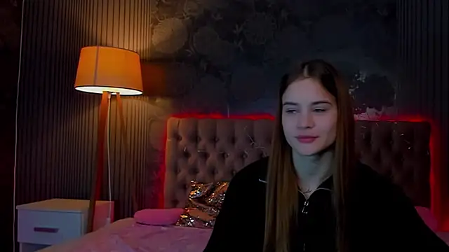 LuisaClover online show from November 29, 1:47 pm