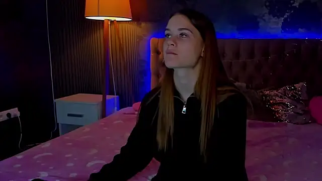 LuisaClover online show from November 30, 12:53 pm