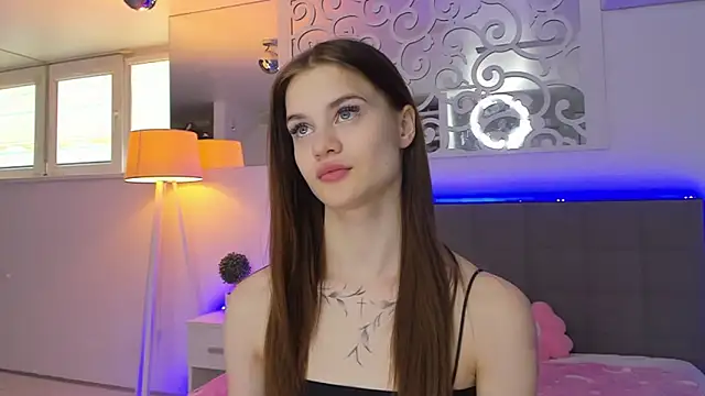 LuisaClover online show from March 15, 1:17 pm