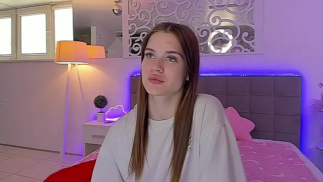 LuisaClover online show from June 3, 12:19 pm