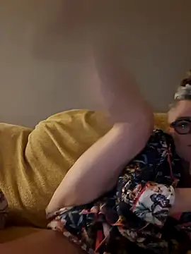 Snapshot of Raven_Fantastic chatting on October 27, 3:43 am Raven Fantastic online show from October 27, 3:43 am