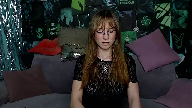 AlishaKellyi online show from April 4, 4:44 am